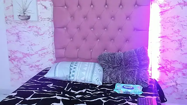 emma_luxxe live cam preview