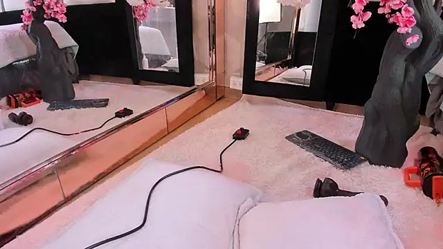 TessaCooper1 live cam on StripChat