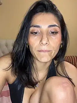 IsabellaGonzalez live cam on StripChat