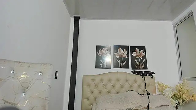 pinky_f00x live cam on StripChat