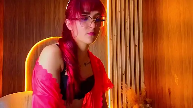 liss_red_tx webcam stripchat model stream image