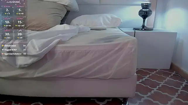 _miafox_7 live cam on StripChat