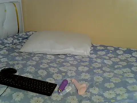 PetiteAlluree live cam on StripChat