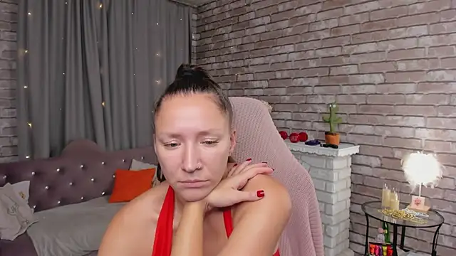 Live-Webcam-Show mit SarahCoksss - Interaktive Lovense-Toys verfügbar