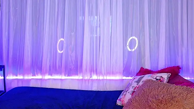 Victoria_J live cam on StripChat