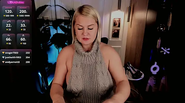 YolandaKiss live cam on StripChat