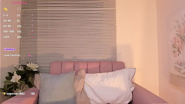 venuslate_18 live cam on StripChat