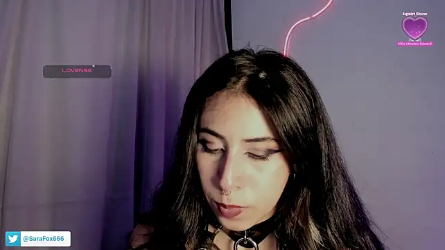 Sara_Foxx1 live cam on StripChat