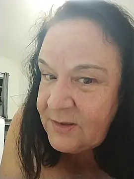 YayaMineira live cam on StripChat