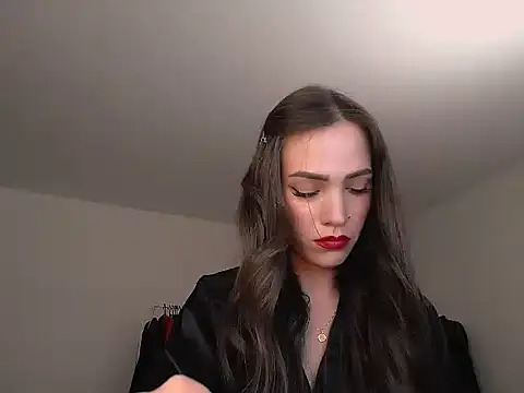 AlienaMoore live cam on StripChat