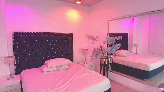 Juliieta_gray live cam on StripChat