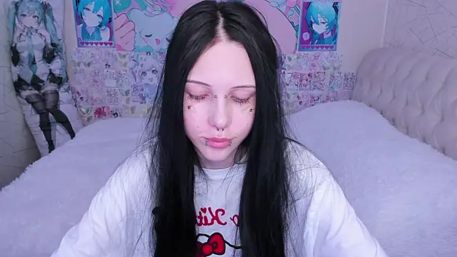SugarBunny18 live cam on StripChat