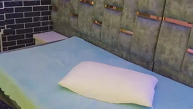 TaliaSkyx21 live cam on StripChat