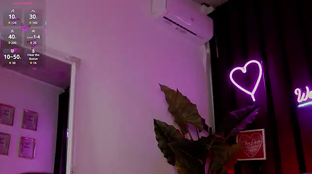 Quinn_Ivy live cam on StripChat
