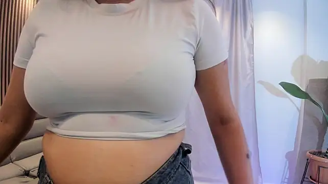 erikalatinahot live cam on StripChat