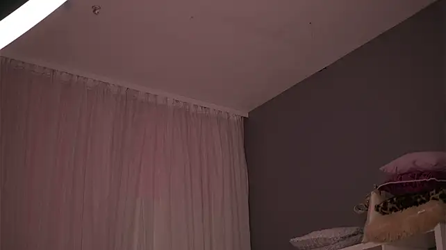 ElanaSandy live cam on StripChat