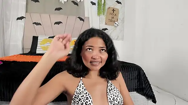 Elayha_28 webcam