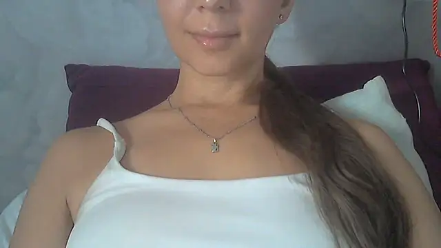 Bella--White webcam stripchat model stream image