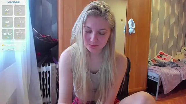 Tiny_Kiss live cam on StripChat