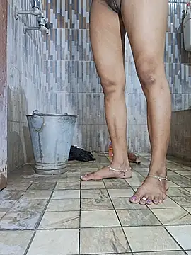 MeeraCouple live cam on StripChat