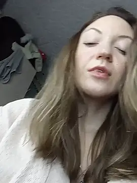 KattyLuuu live cam on StripChat