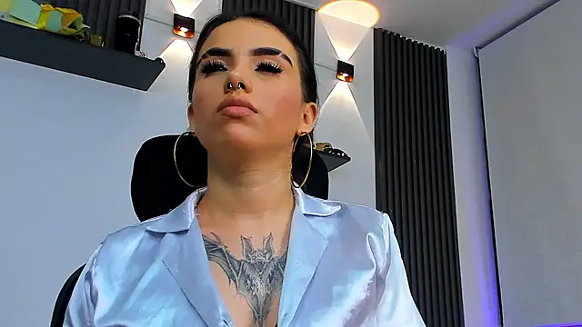 isabella_hv live cam on StripChat