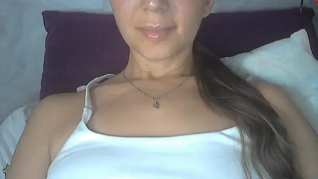 Bella--White webcam stripchat model stream image