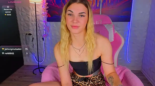 Leyla_Moore_ webcam stripchat model stream image