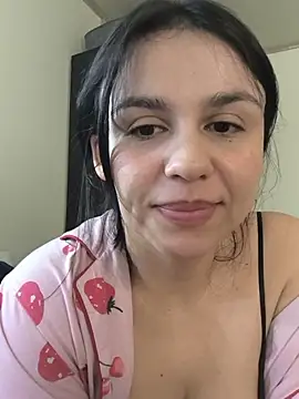 Daniela-rosee live cam on StripChat