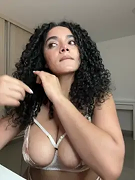 Curlyierr webcam stripchat model stream image