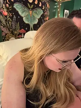 thatcutegirlwtheglasses live sex cam