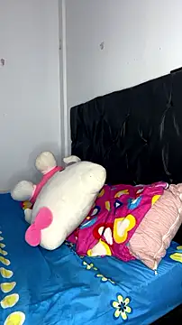 Tinaqueenn on Stripchat