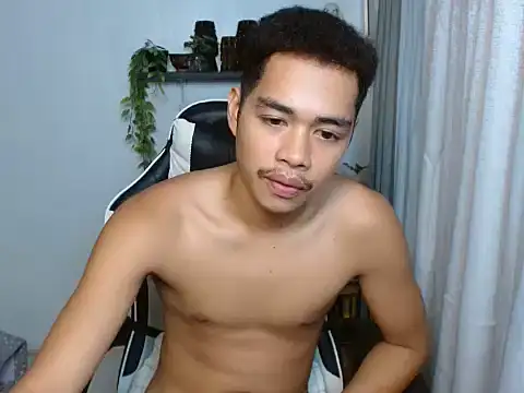 curlyasian_njxx