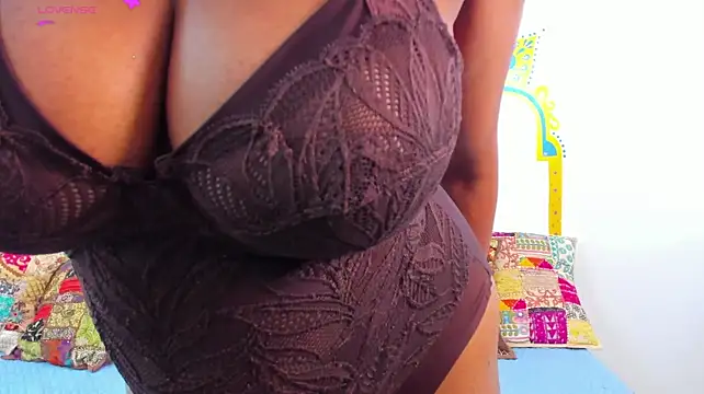 LadyNahir live cam on StripChat