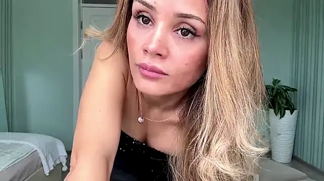 SayraPie live cam on StripChat