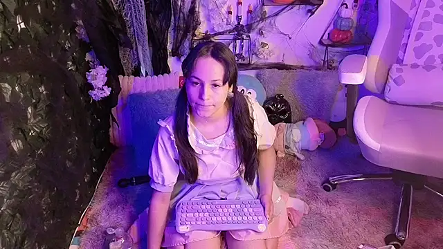 Eymmy_24 live cam on StripChat