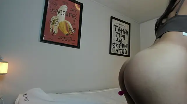 tiffa_dh live cam on StripChat