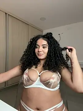 Curlyierr live sex cam