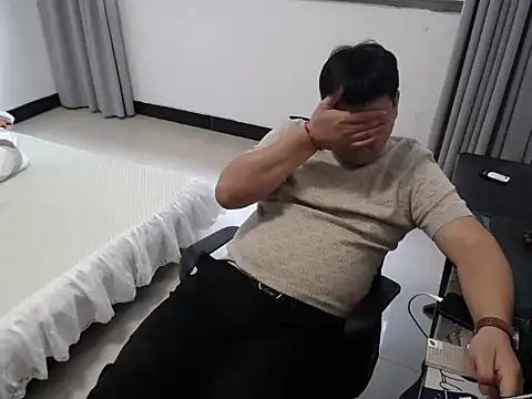 zhang1118 (Ask my age) - 10月的第九天  祝直播间的哥哥们少生气多挣钱
