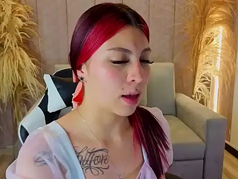 HilaryThomson2 live cam preview