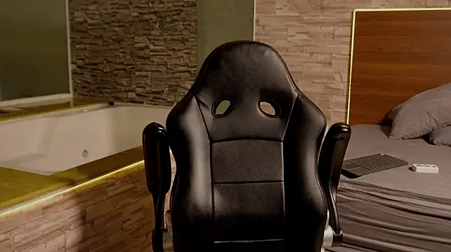 aaron_bolt