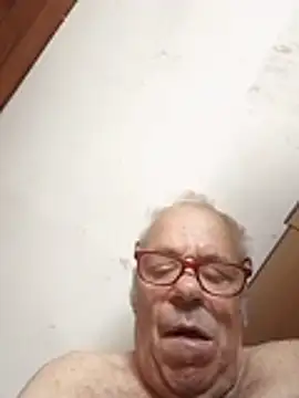 AIDIl63 live cam on StripChat