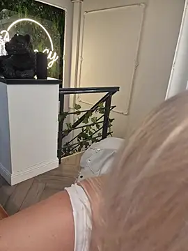 IveySin live cam on StripChat