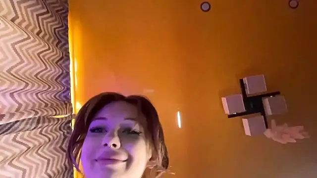ShandraChartrand live cam on StripChat