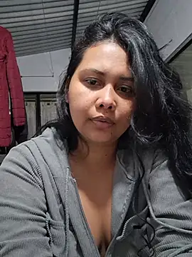 Alessandraa- live cam on StripChat