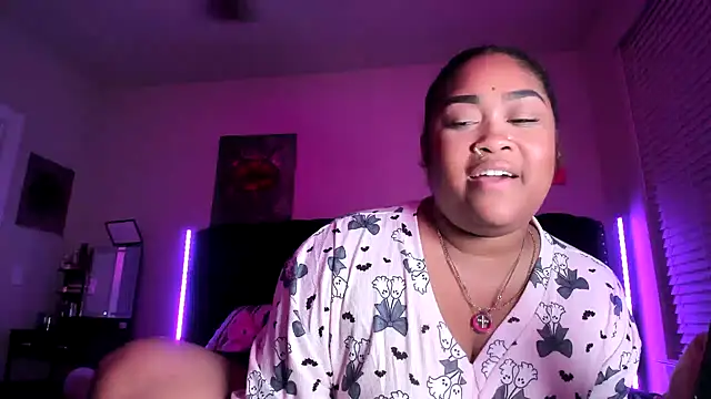 lovelyzylah live cam on StripChat