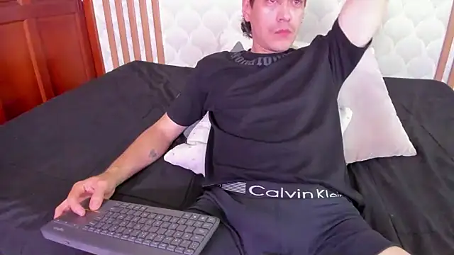 Cristian_blaze live cam on StripChat