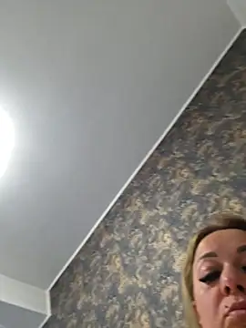 Live-Webcam-Show mit RuxyHuge42ETT - Interaktive Lovense-Toys verfügbar