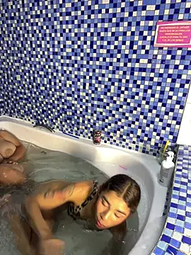 brunetteadams_01