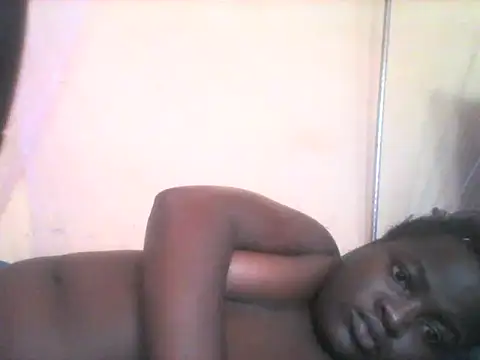 creamyy_pussie webcam stripchat model stream image
